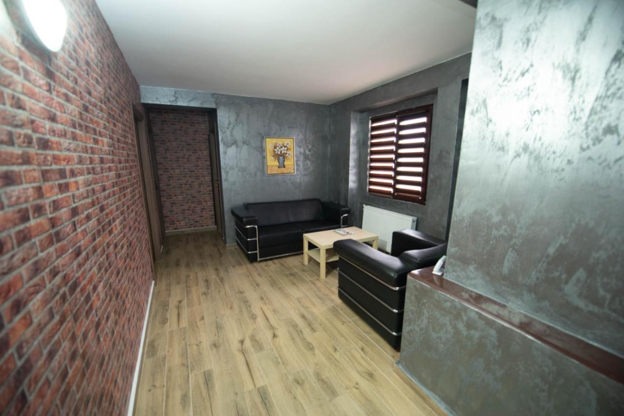 Vila Estera Balotesti Exterior foto